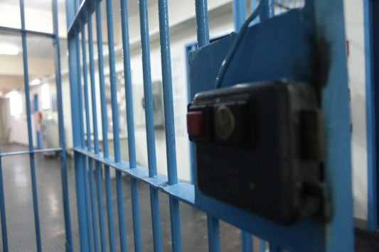 Πειθαρχική δίωξη σε σωφρονιστικό υπάλληλο των φυλακών της Πάτρας